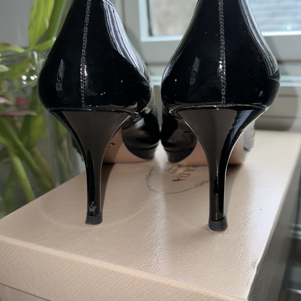 Prada patent leather black heels - Picture 7 of 14